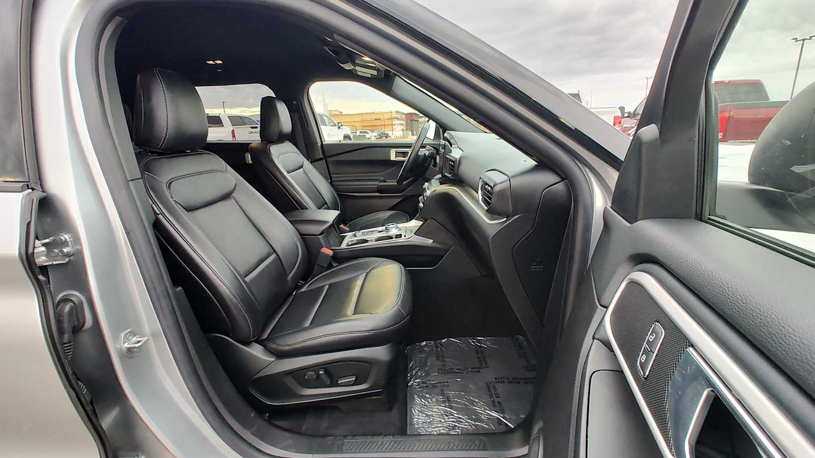 Thumbnail: 2020 Ford Explorer - 14