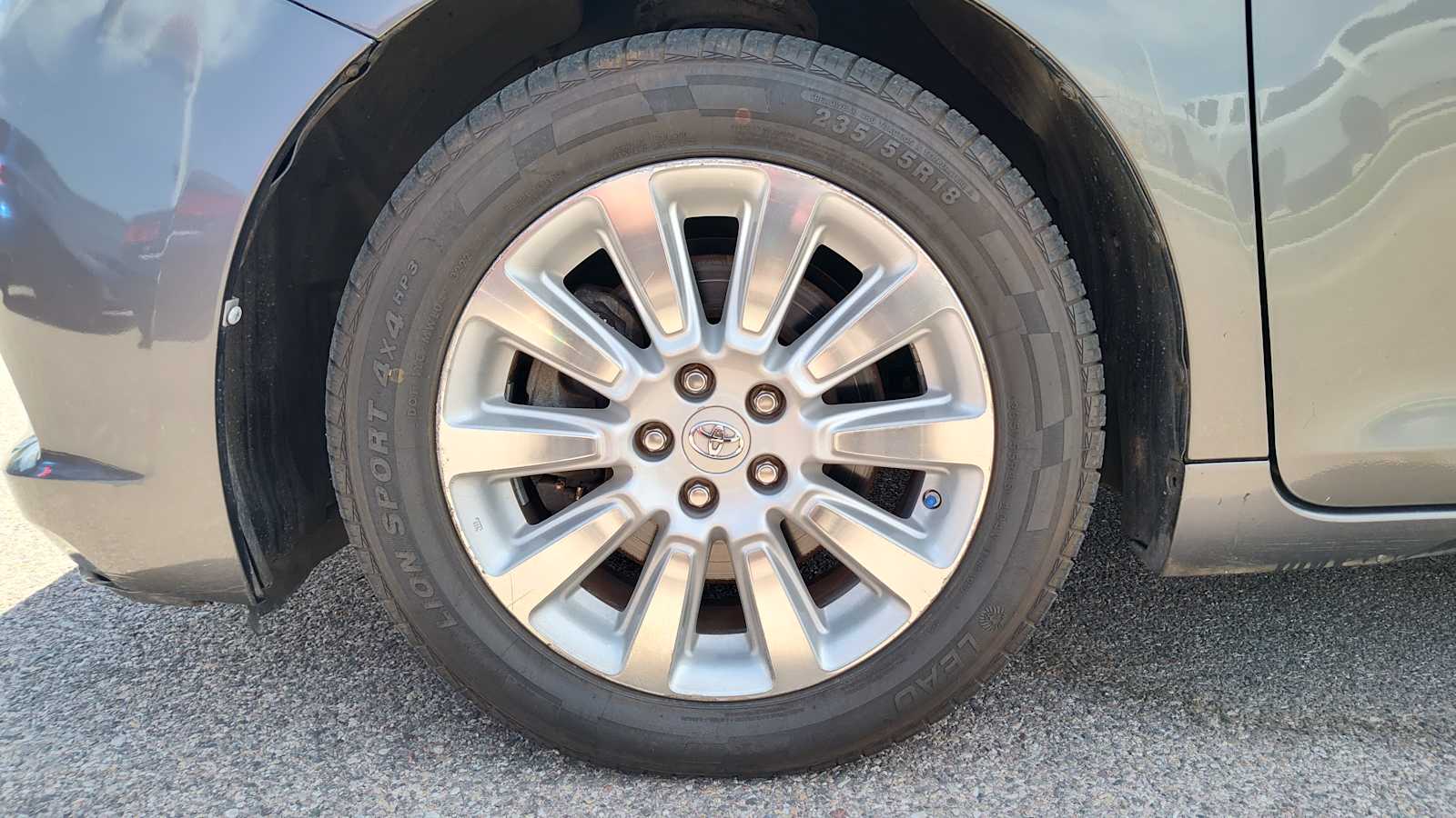 Thumbnail: 2014 Toyota Sienna - 7