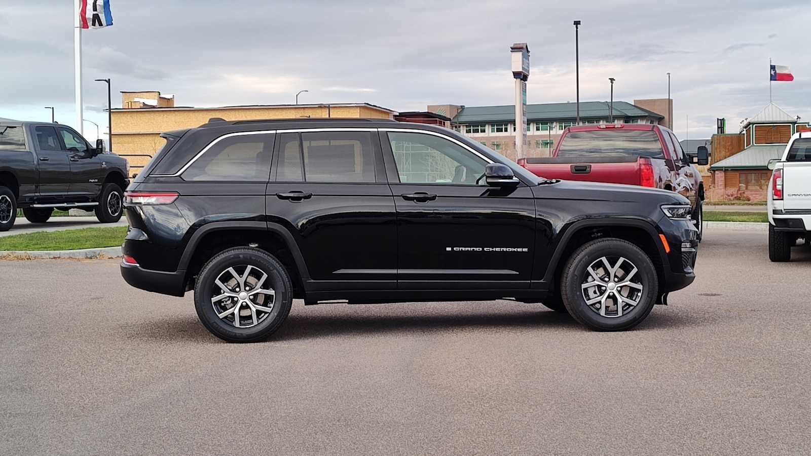 Thumbnail: 2025 Jeep Grand Cherokee - 25