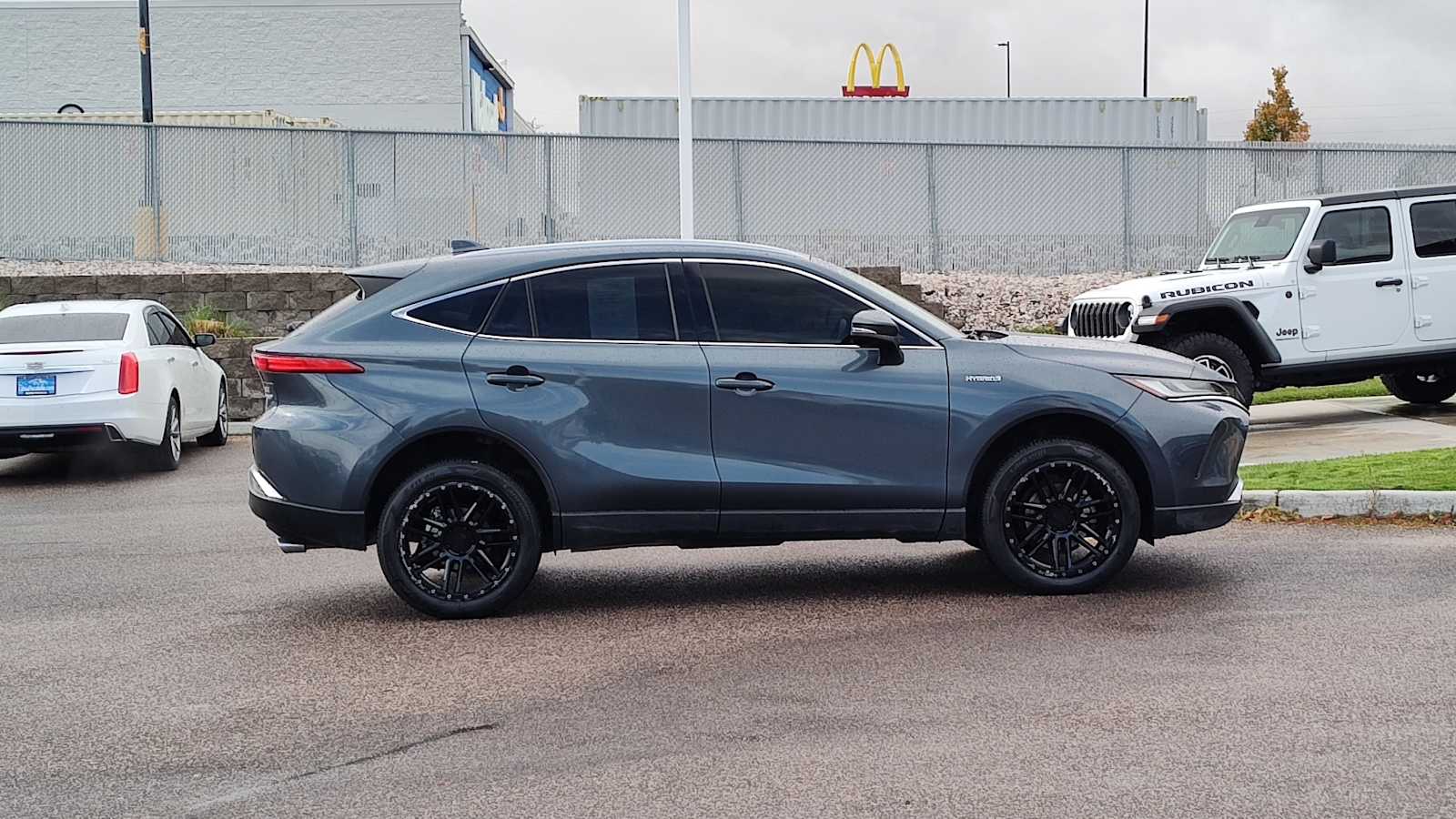 Thumbnail: 2021 Toyota Venza - 25