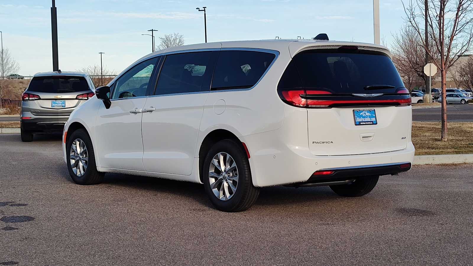 2025 Chrysler Pacifica photo 4