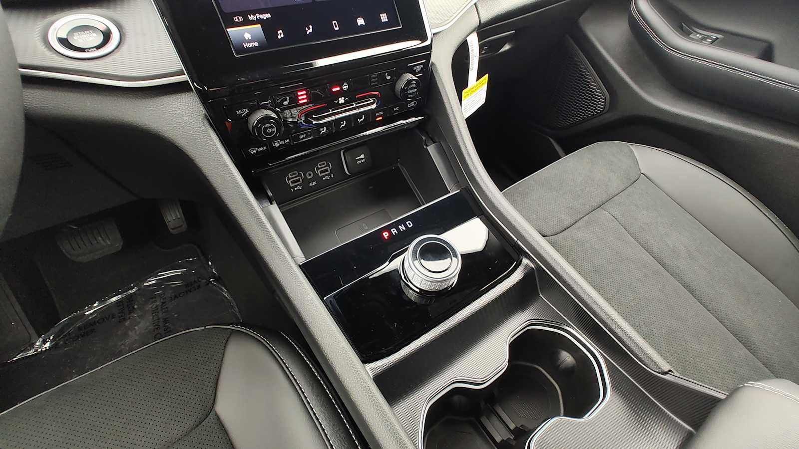 Thumbnail: 2025 Jeep Grand Cherokee - 17