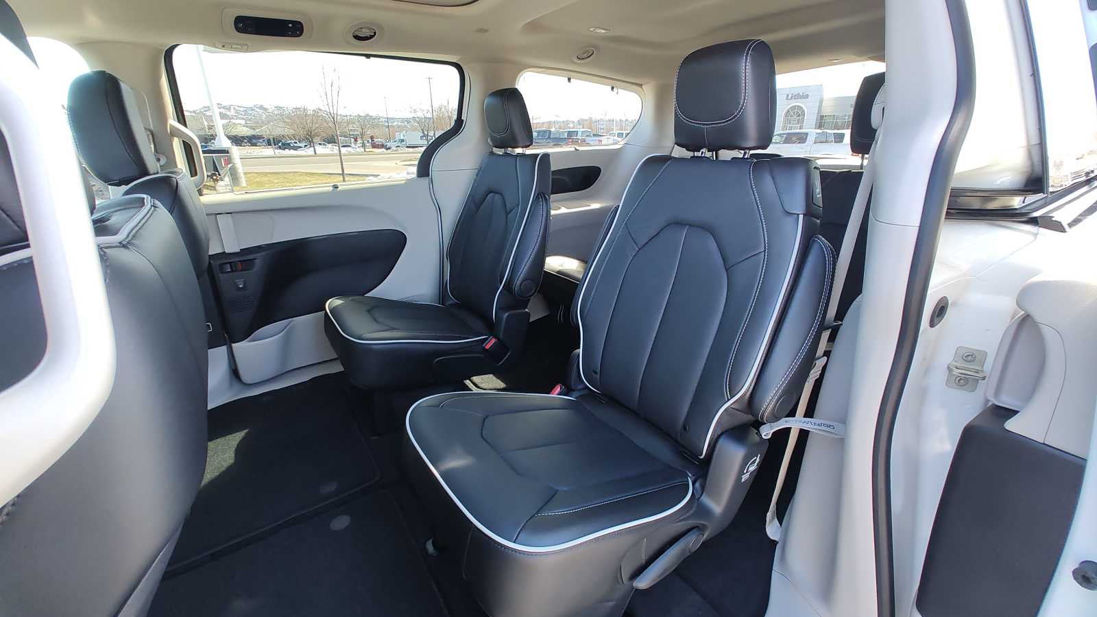 Thumbnail: 2024 Chrysler Pacifica - 13