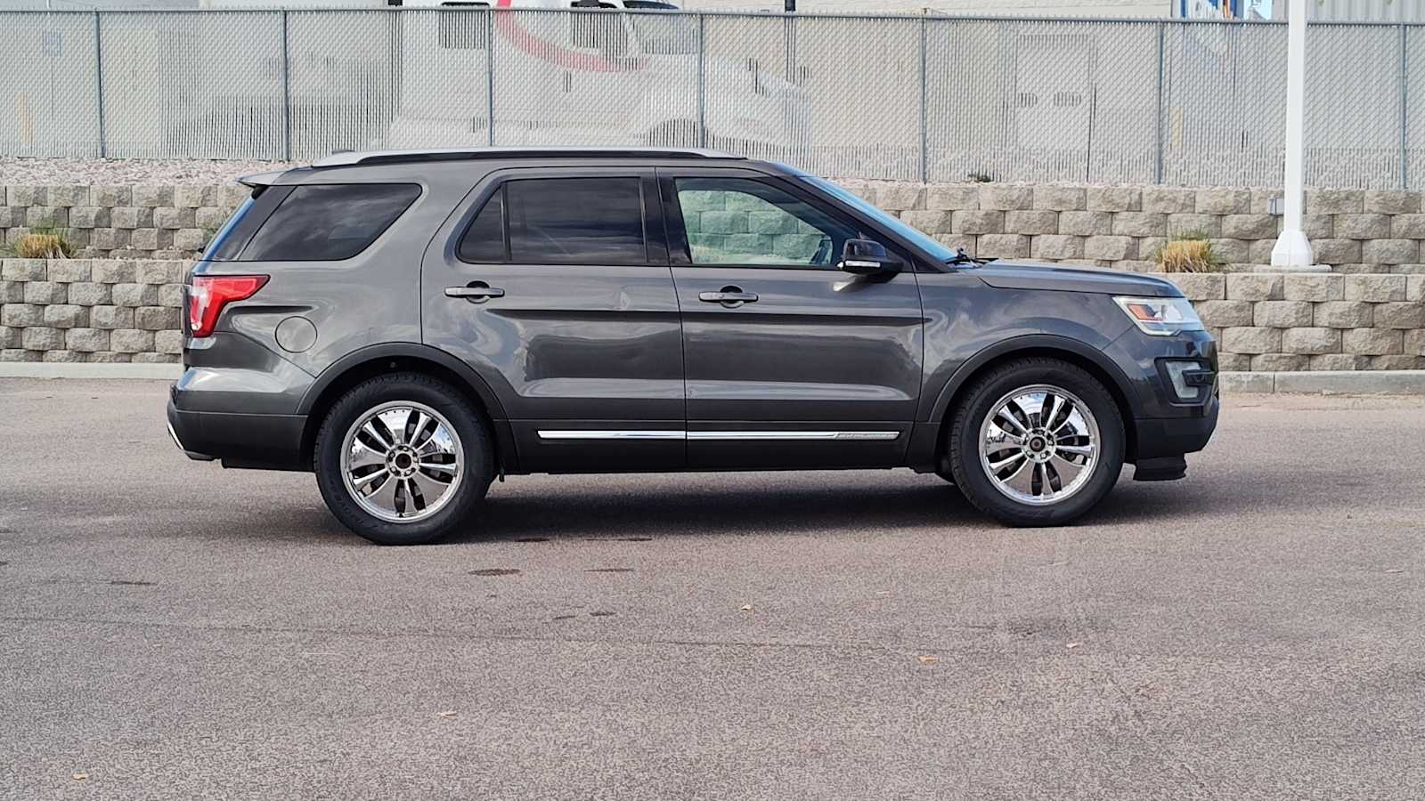 Thumbnail: 2017 Ford Explorer - 24