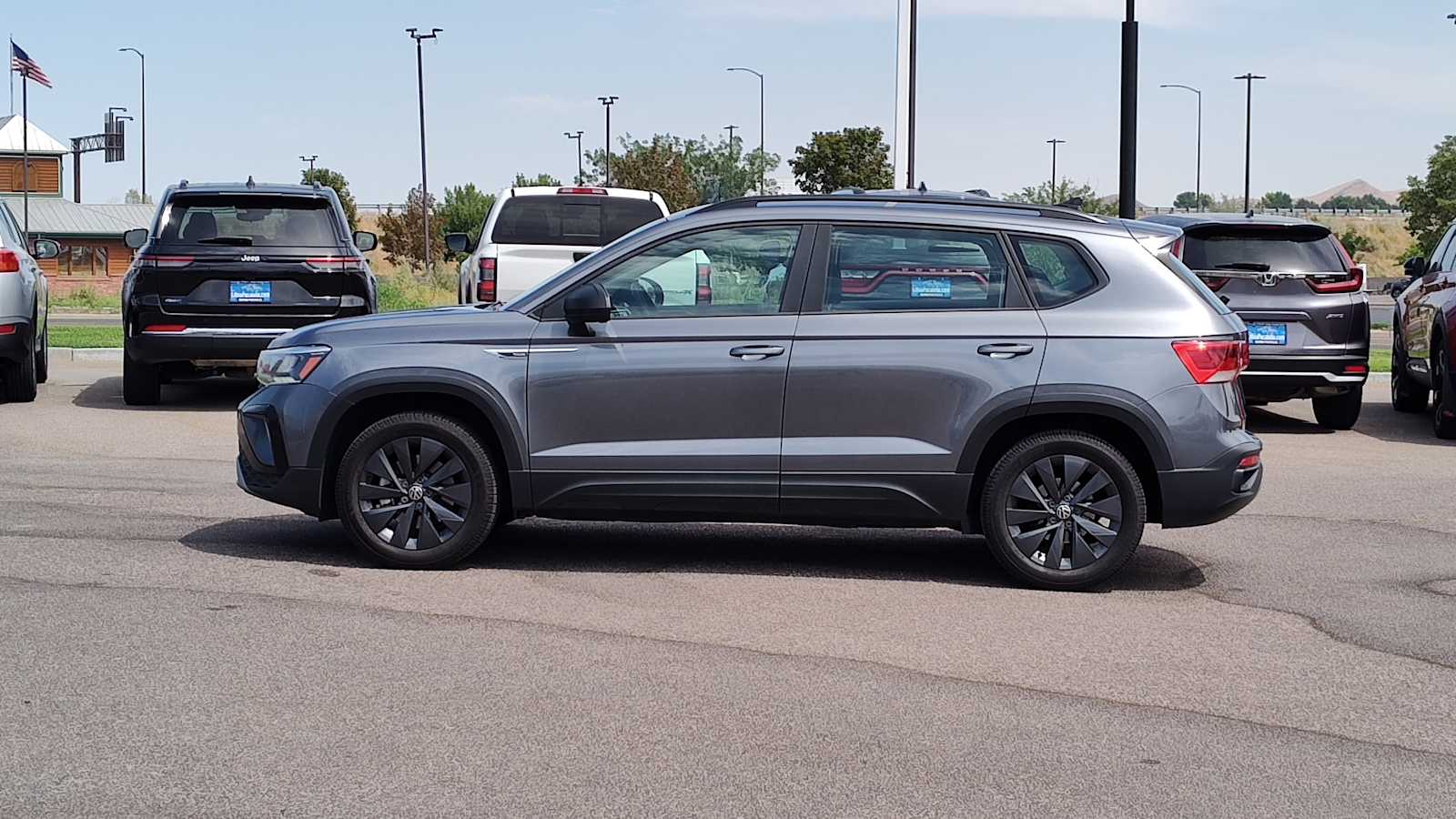 2022 Volkswagen Taos S photo 3