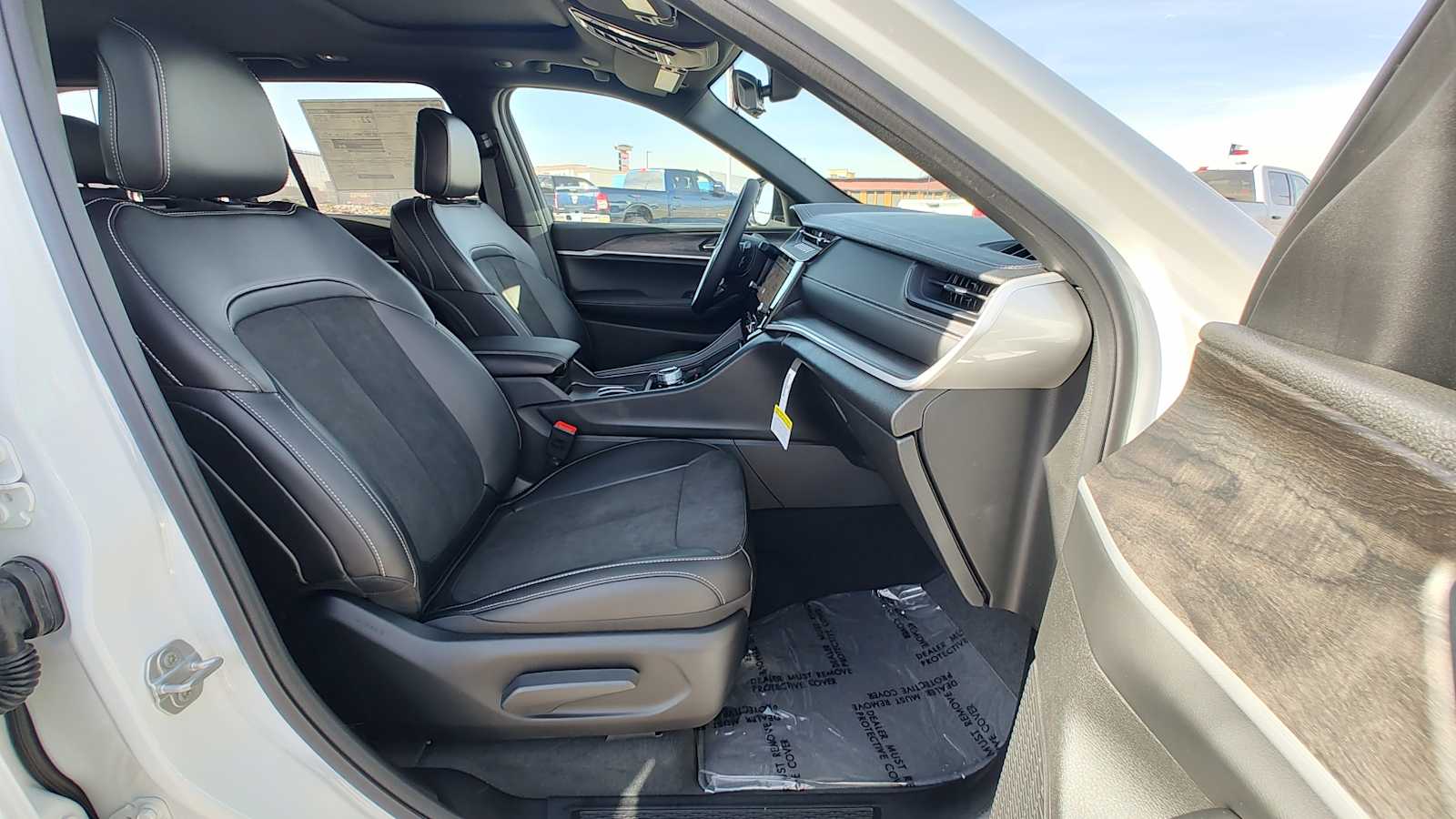 Thumbnail: 2026 Jeep Grand Cherokee - 14