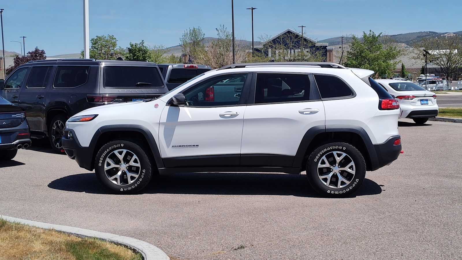 Thumbnail: 2017 Jeep Cherokee - 3