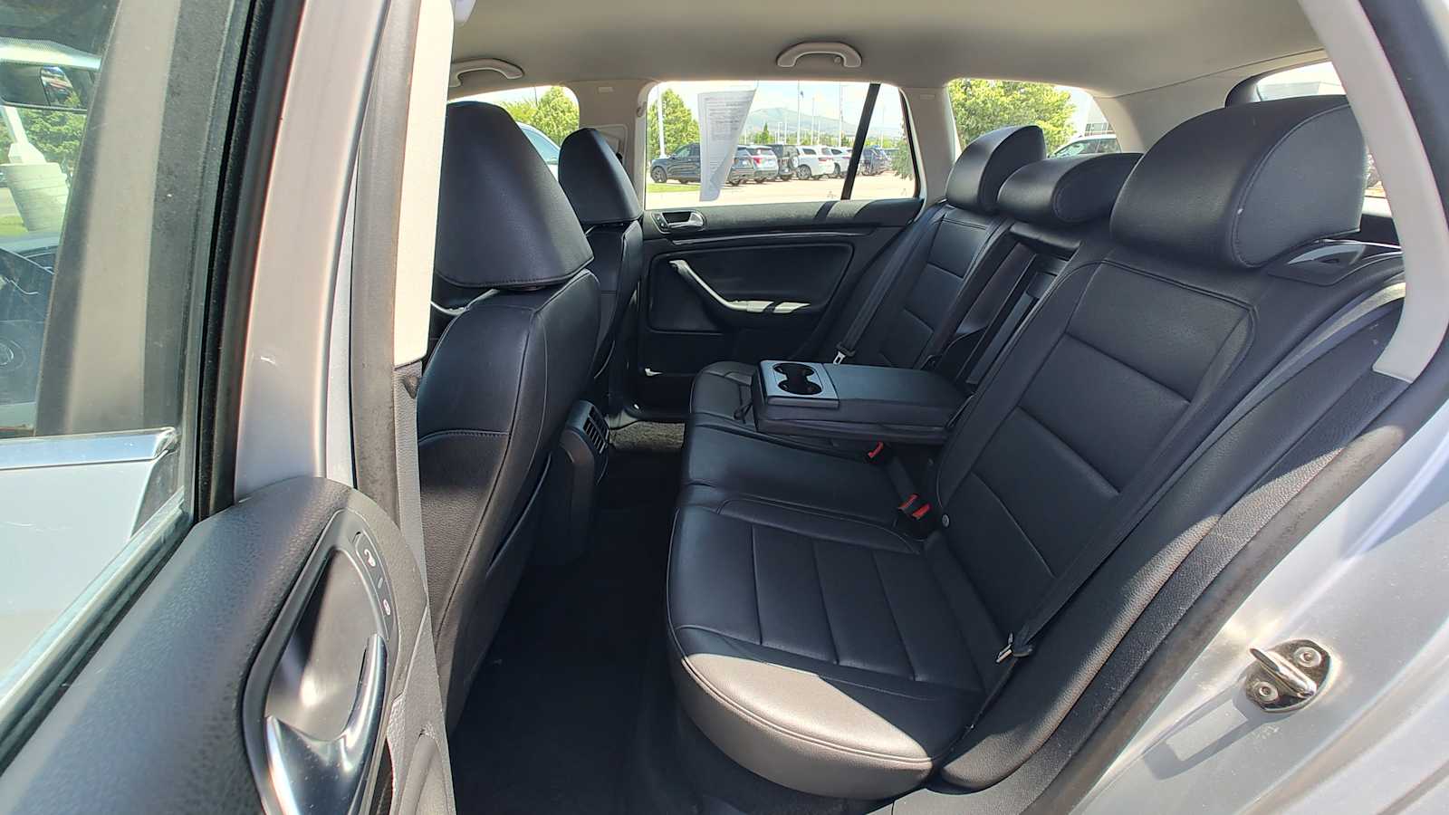 2011 Volkswagen Jetta Sportwagen TDI S 14