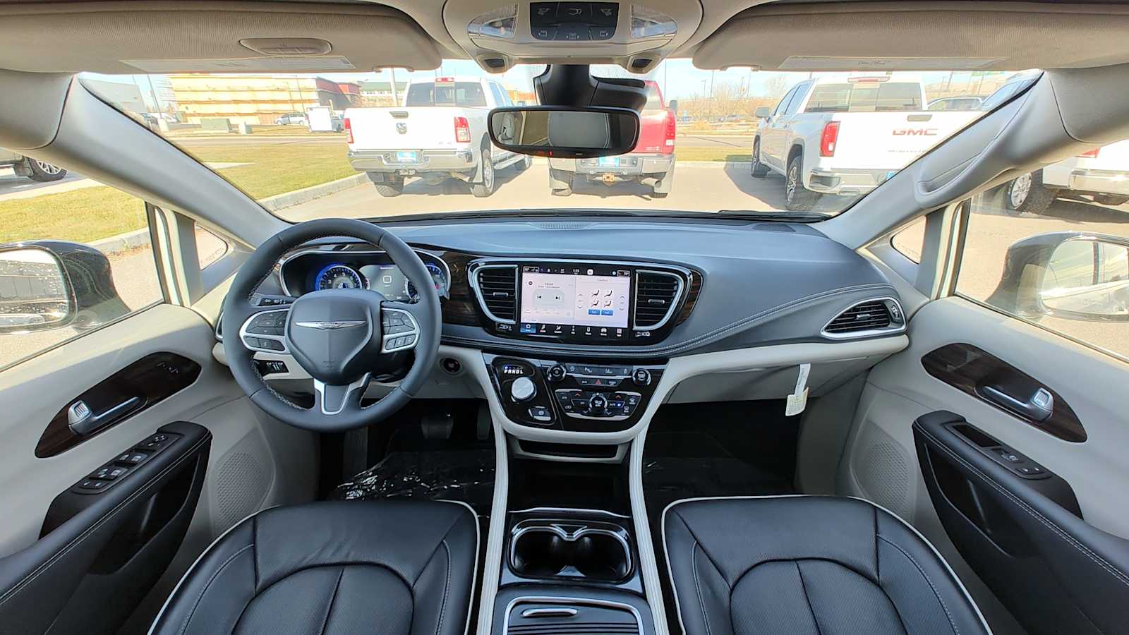 Thumbnail: 2024 Chrysler Pacifica - 10