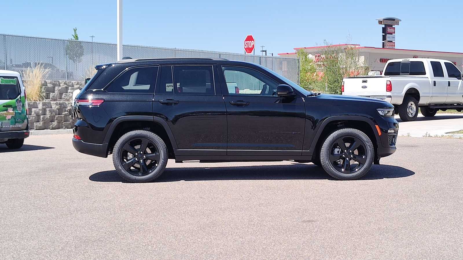 Thumbnail: 2025 Jeep Grand Cherokee - 25