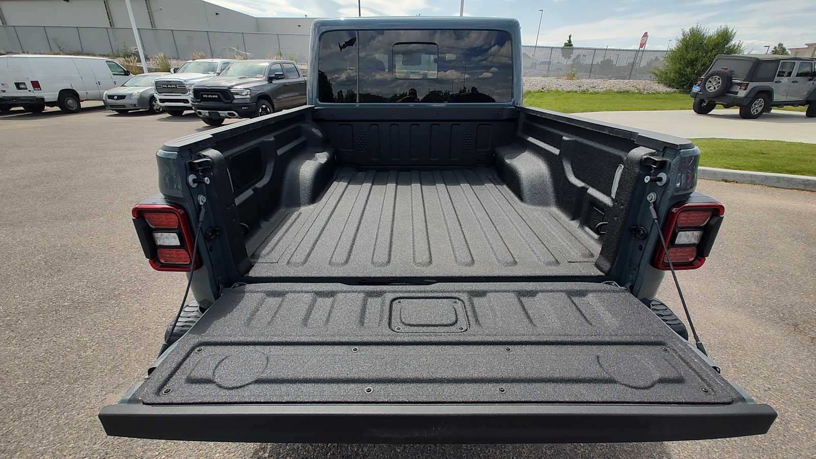 Thumbnail: 2025 Jeep Gladiator - 19