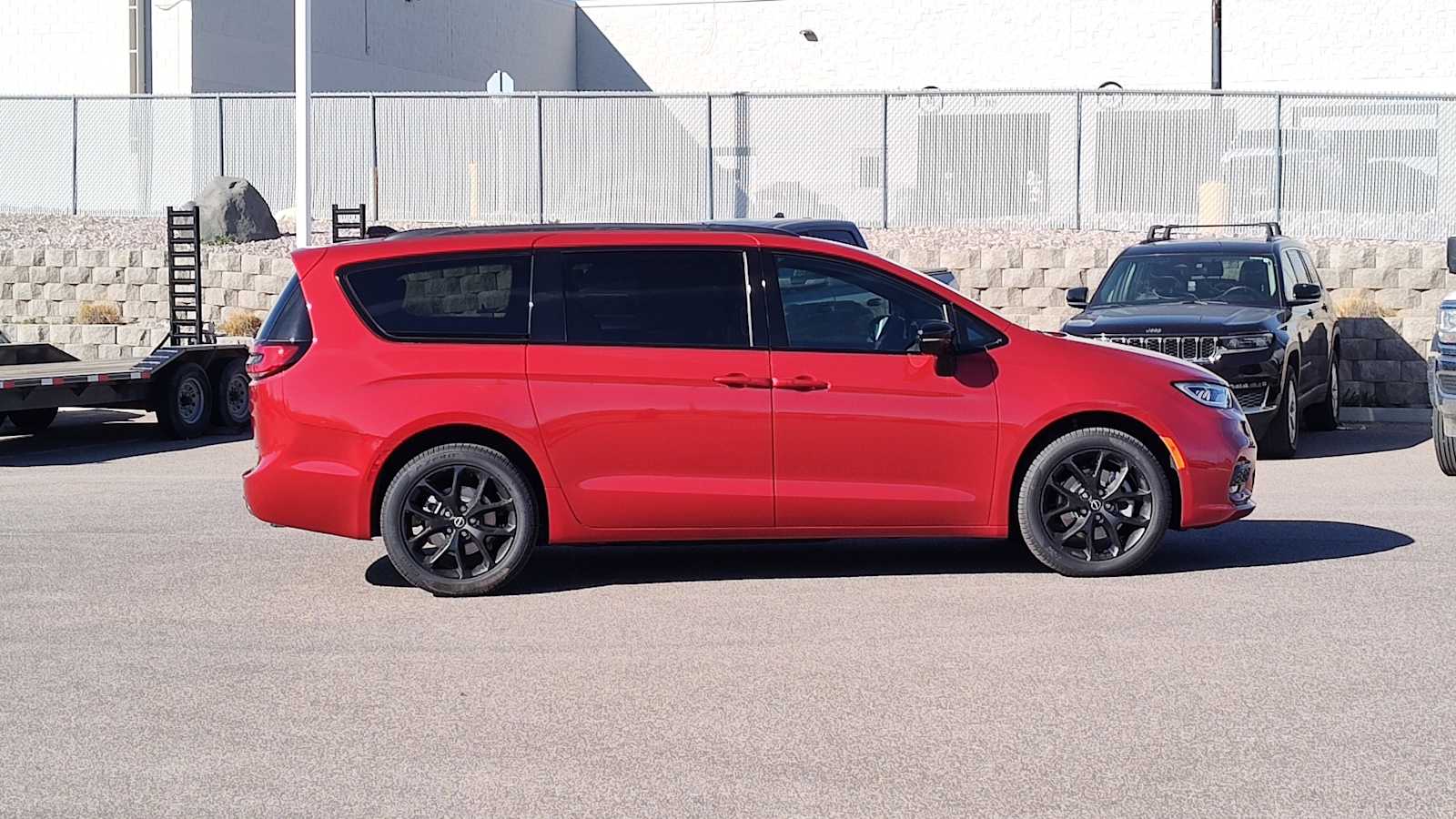 Thumbnail: 2026 Chrysler Pacifica - 25