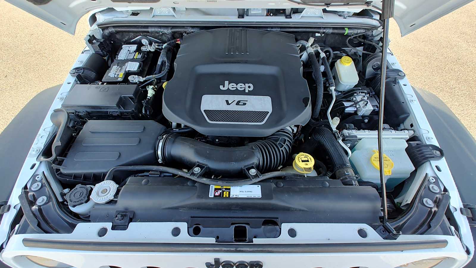 Thumbnail: 2016 Jeep Wrangler - 9