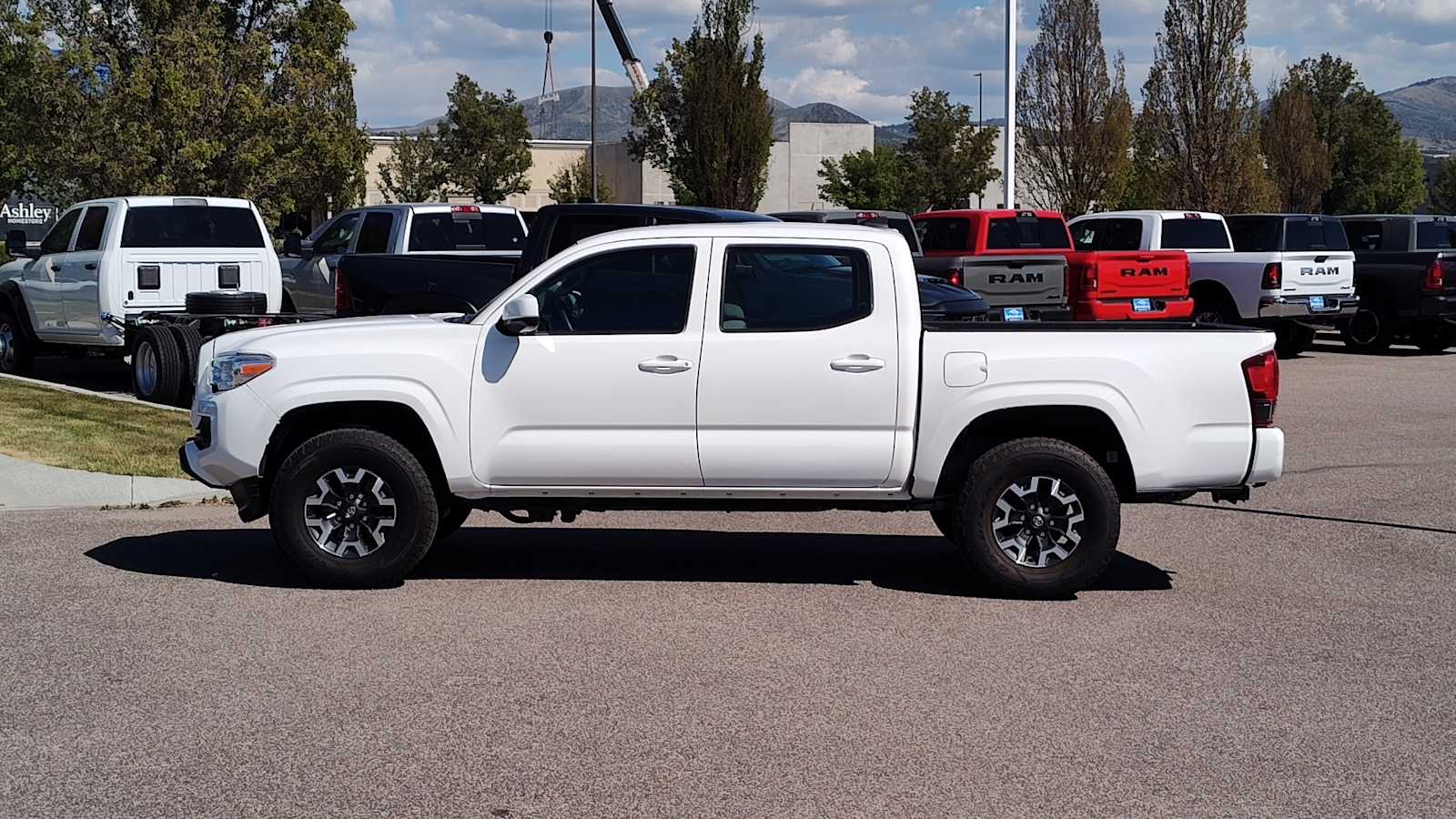 Thumbnail: 2018 Toyota Tacoma - 3