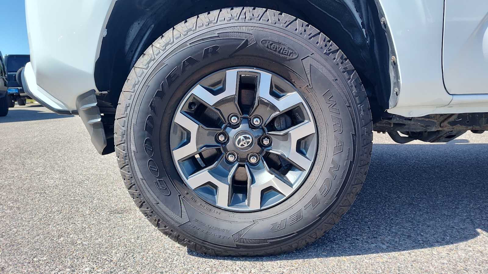 Thumbnail: 2018 Toyota Tacoma - 8