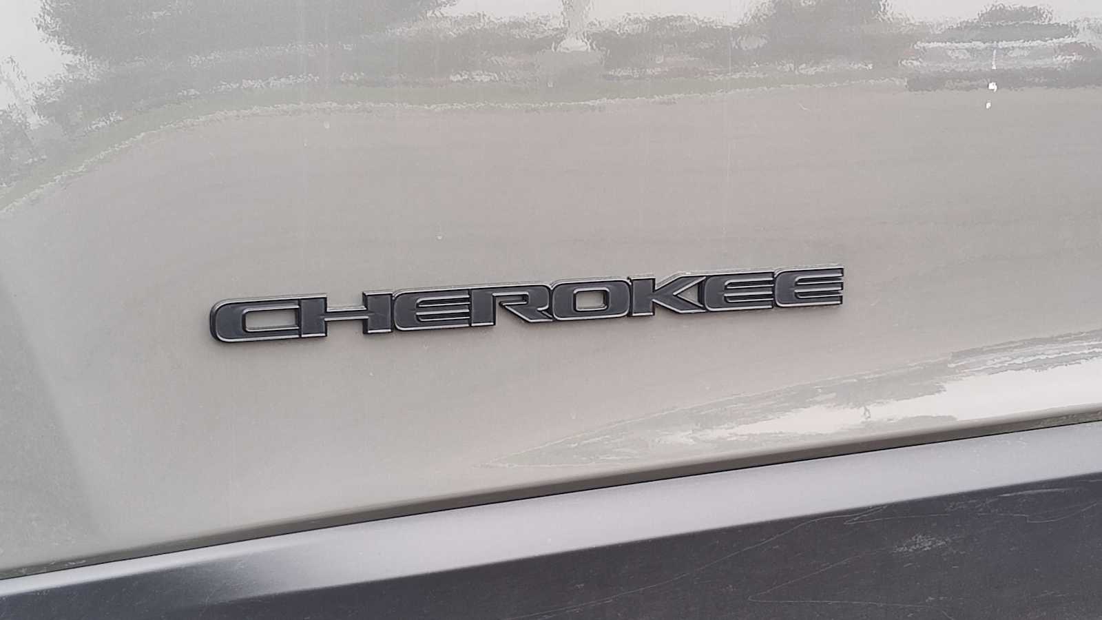 2023 Jeep Cherokee Altitude Lux photo 2