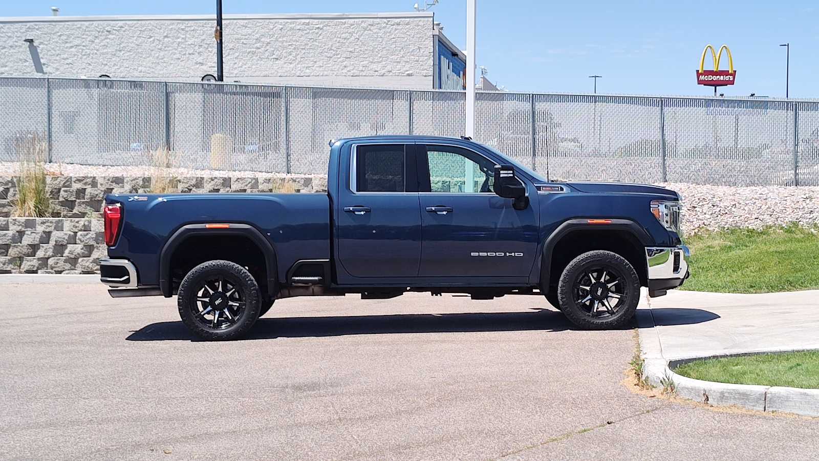 Thumbnail: 2023 GMC Sierra 2500 - 25