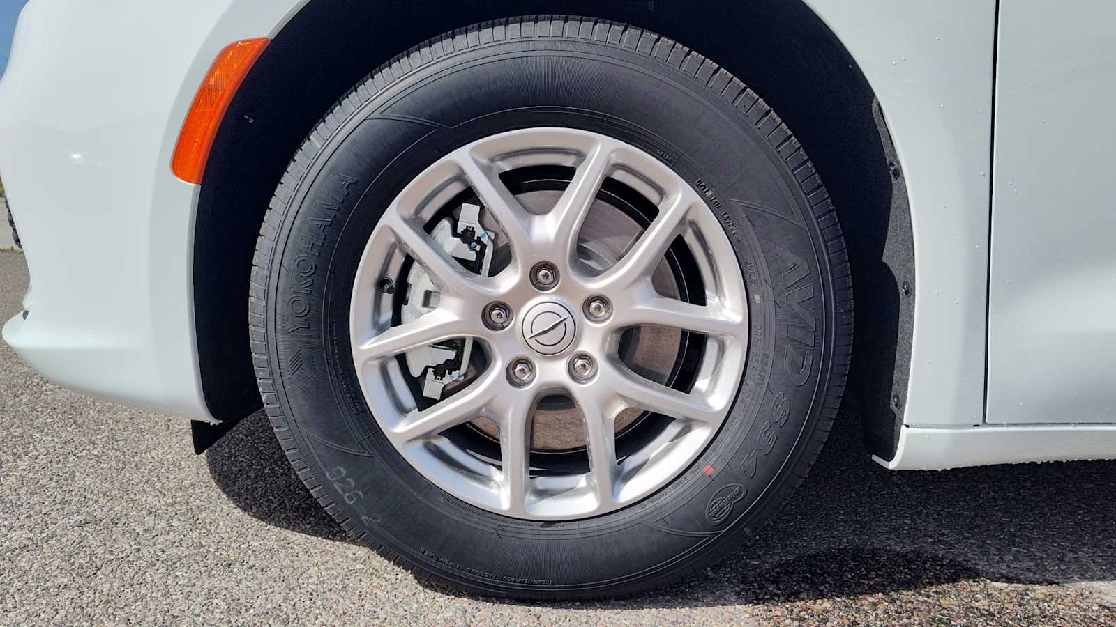 Thumbnail: 2026 Chrysler Pacifica - 8