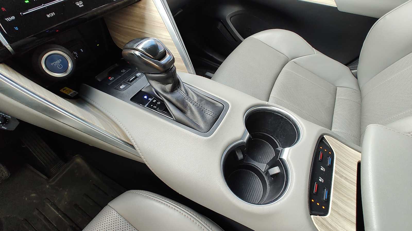 Thumbnail: 2021 Toyota Venza - 17
