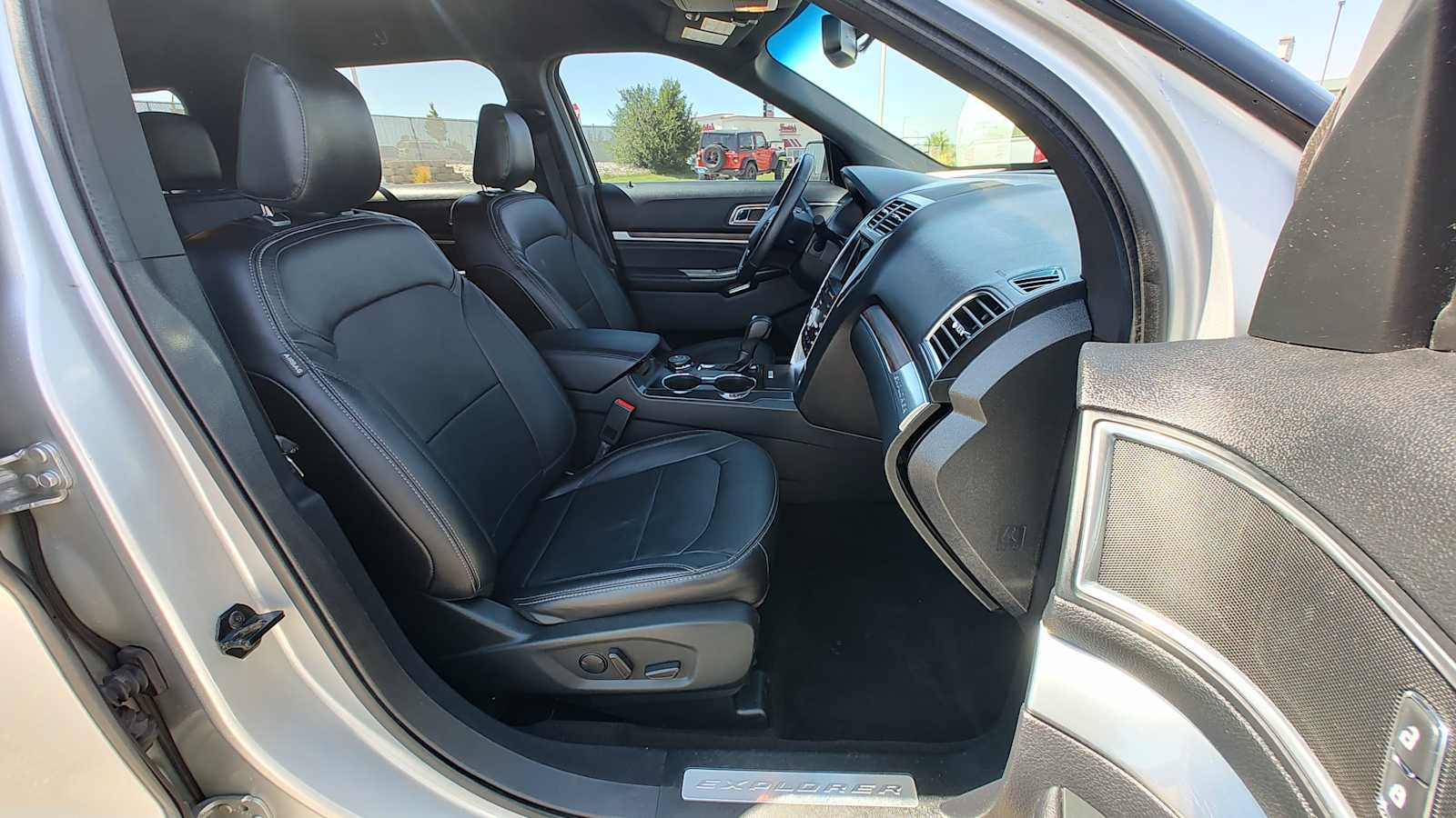 Thumbnail: 2019 Ford Explorer - 14