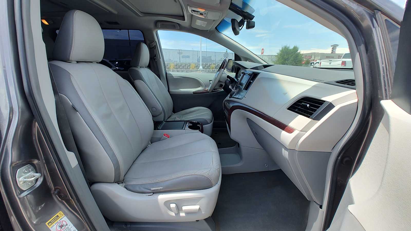 Thumbnail: 2014 Toyota Sienna - 12
