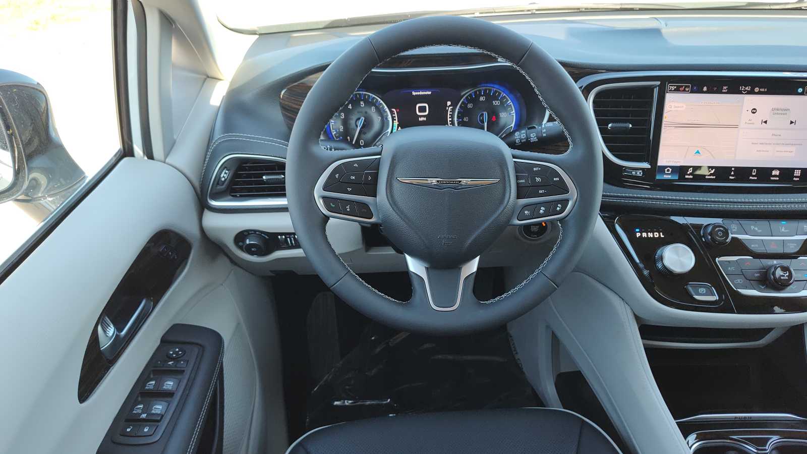 Thumbnail: 2024 Chrysler Pacifica - 15