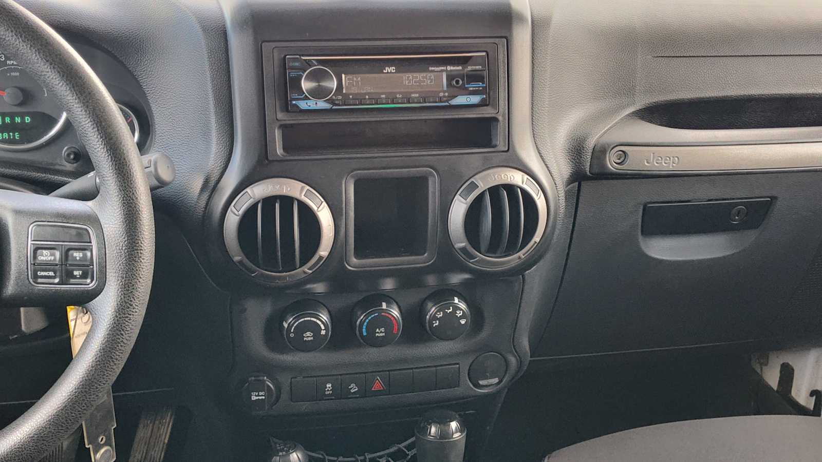 Thumbnail: 2015 Jeep Wrangler - 16