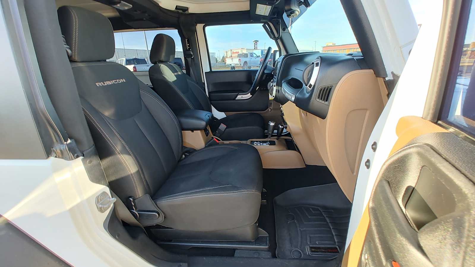 Thumbnail: 2016 Jeep Wrangler - 14