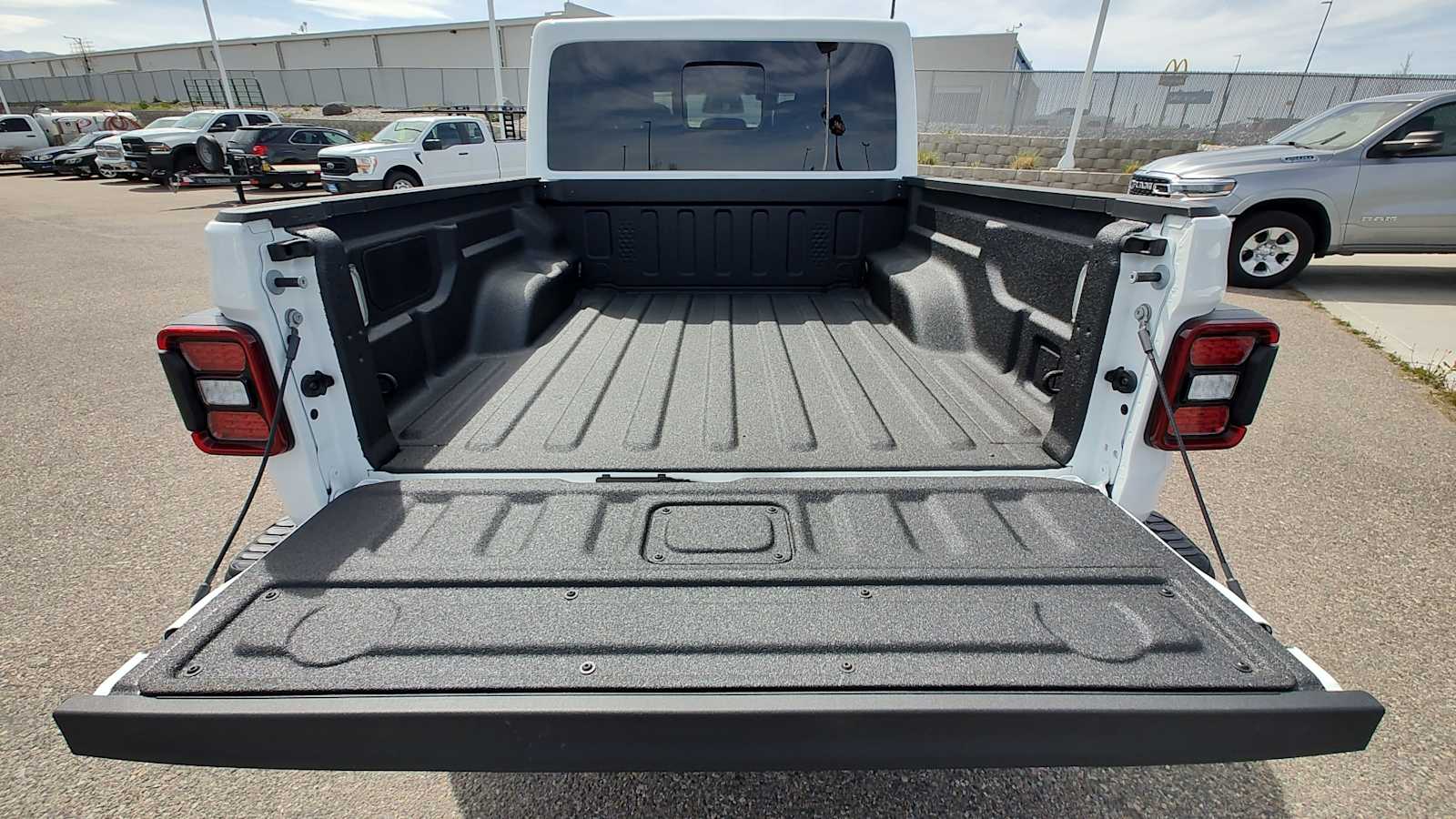 Thumbnail: 2026 Jeep Gladiator - 19