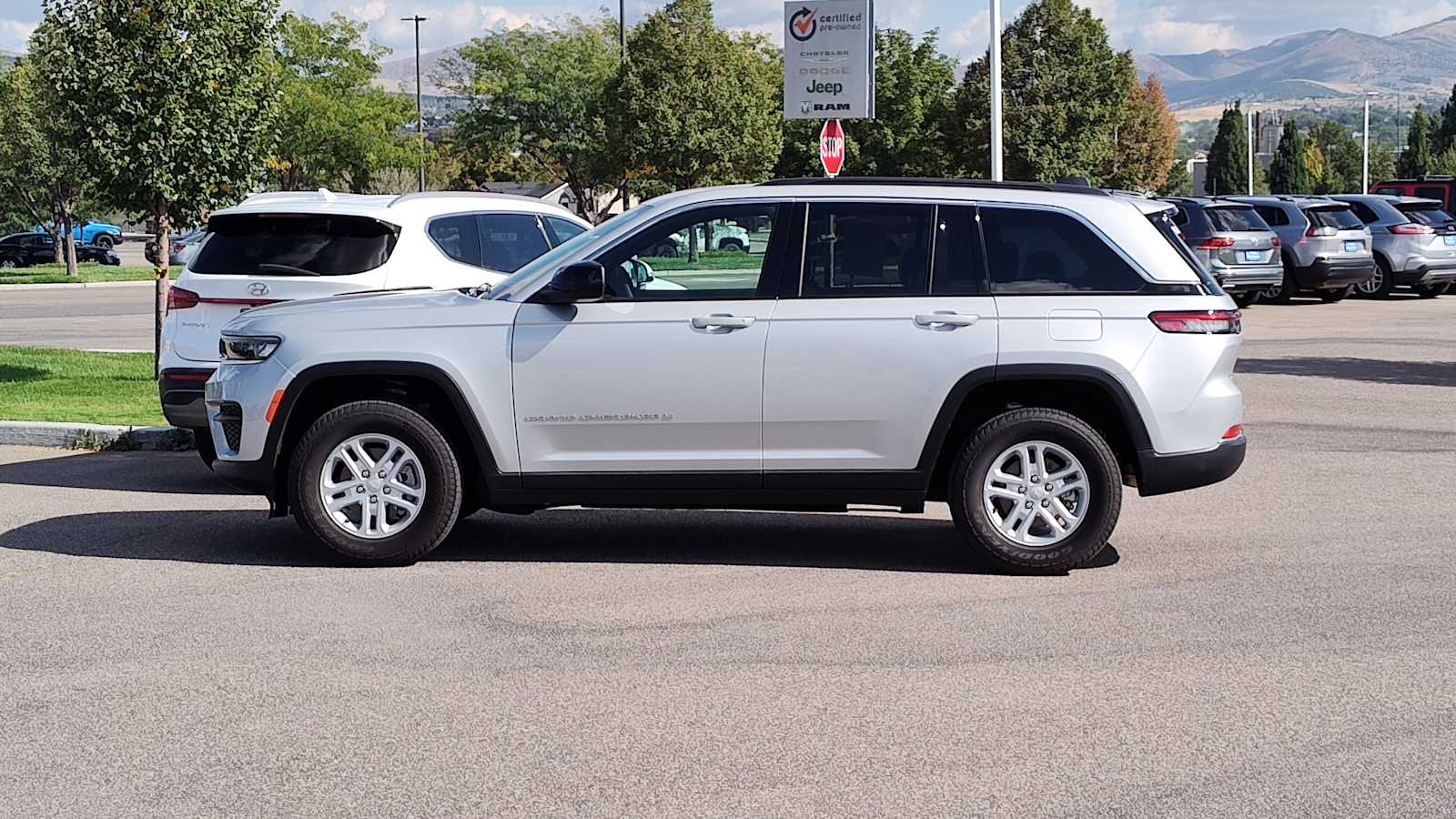 Thumbnail: 2024 Jeep Grand Cherokee - 3