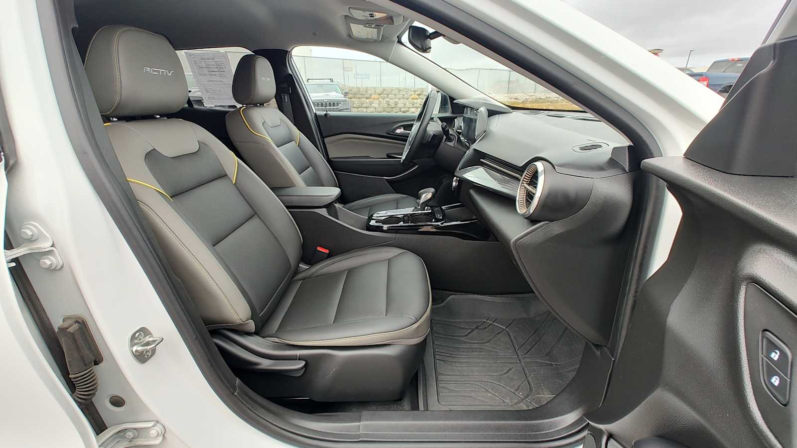 Thumbnail: 2025 Chevrolet Trax - 14