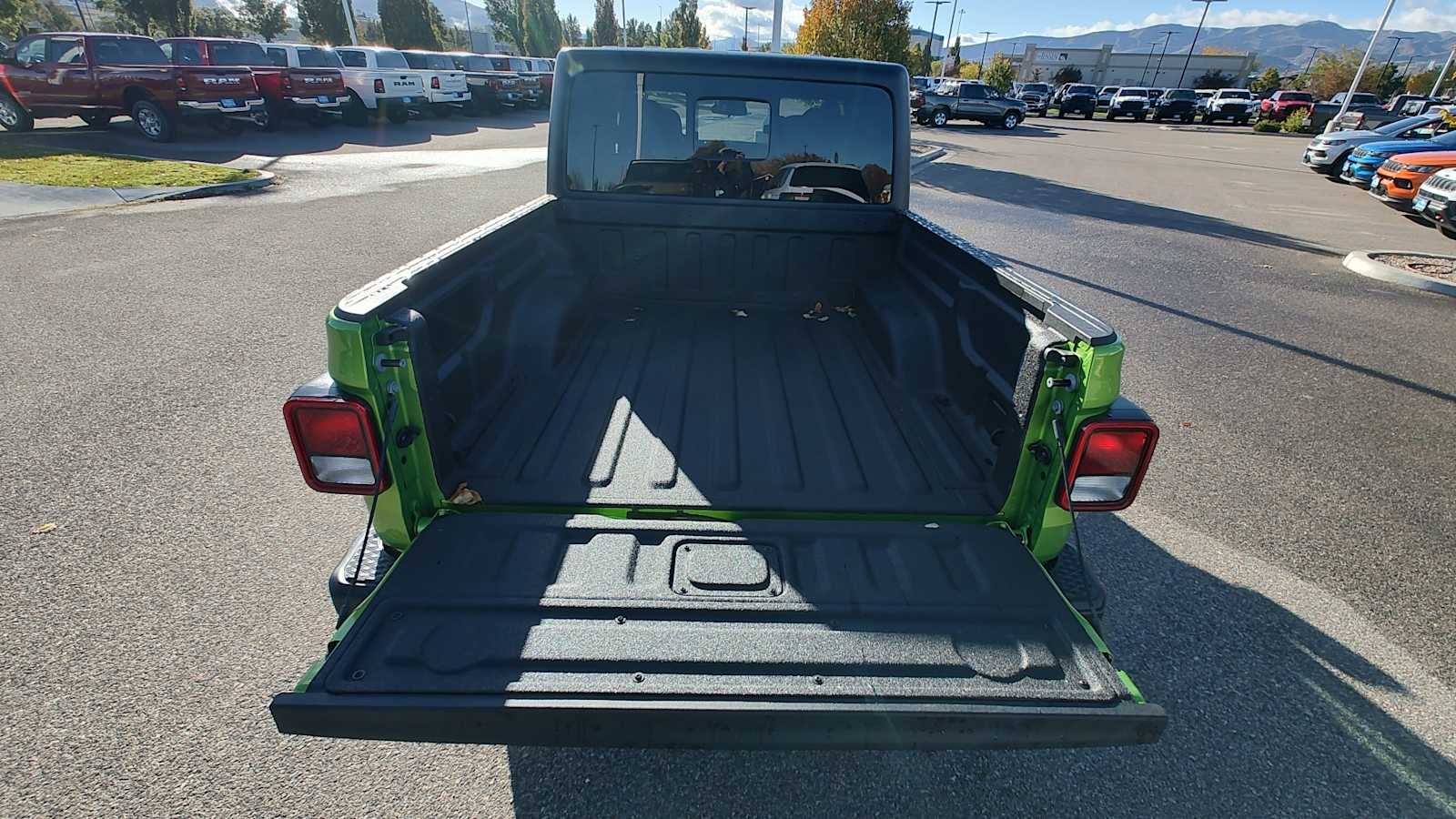 Thumbnail: 2025 Jeep Gladiator - 19