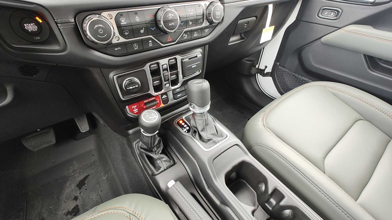 Thumbnail: 2026 Jeep Gladiator - 17