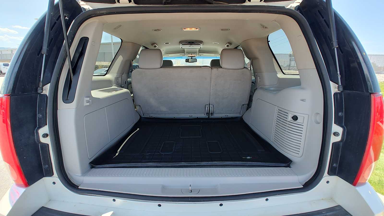 Thumbnail: 2012 GMC Yukon - 19