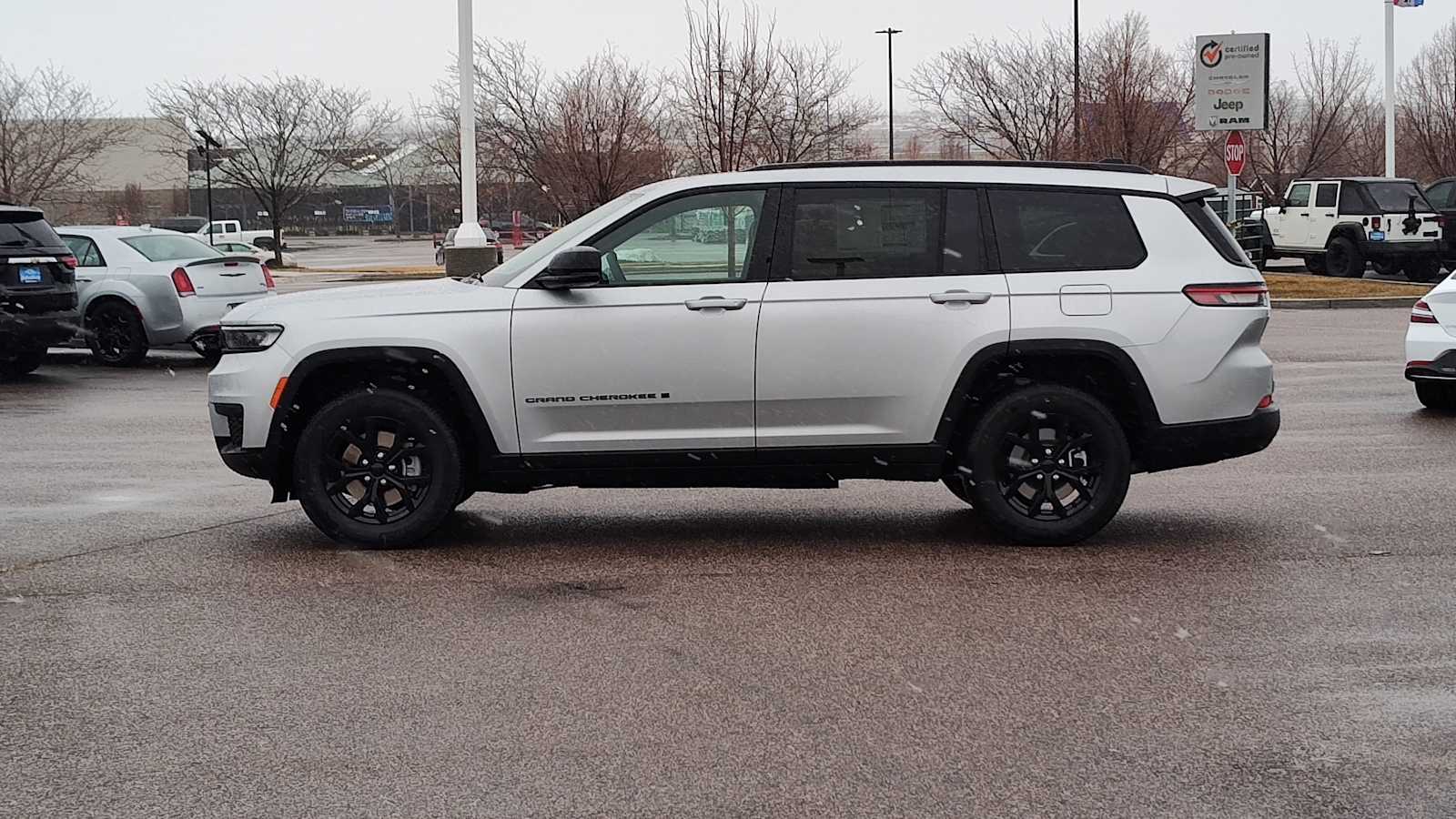 Thumbnail: 2025 Jeep Grand Cherokee - 3