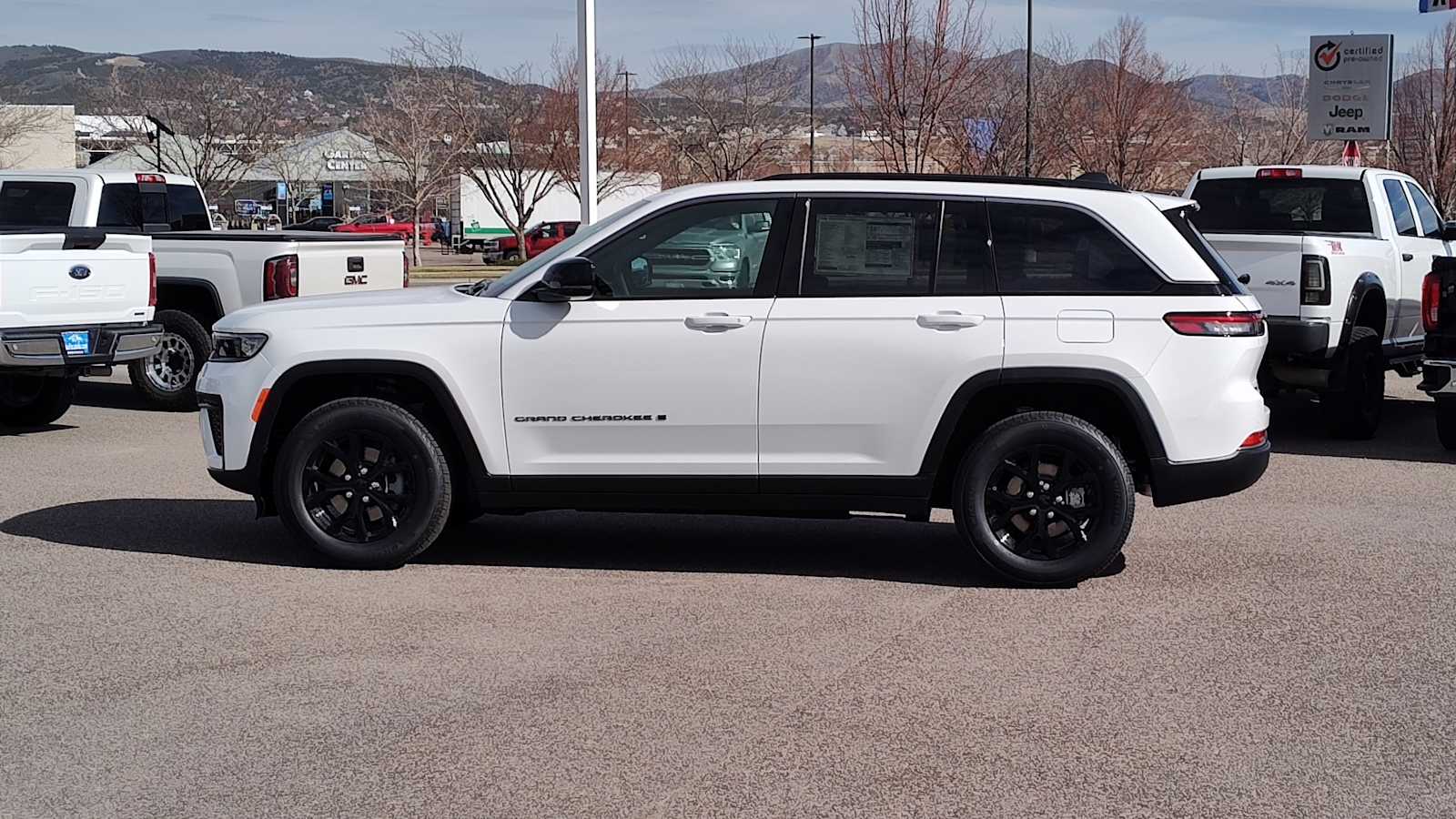 Thumbnail: 2026 Jeep Grand Cherokee - 3