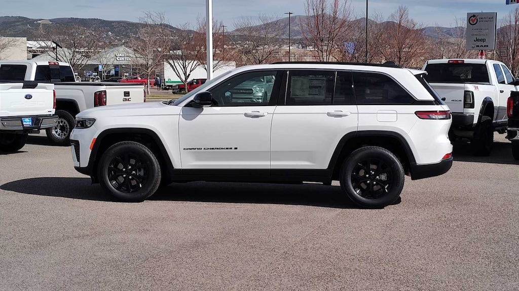 New 2026 Jeep Grand Cherokee LAREDO ALTITUDE 4X4 Sport Utility