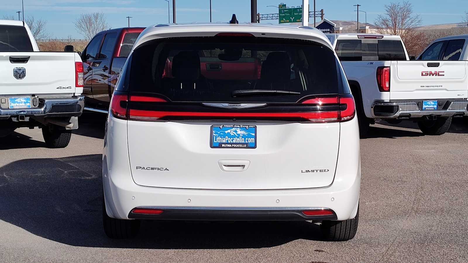 Thumbnail: 2024 Chrysler Pacifica - 5