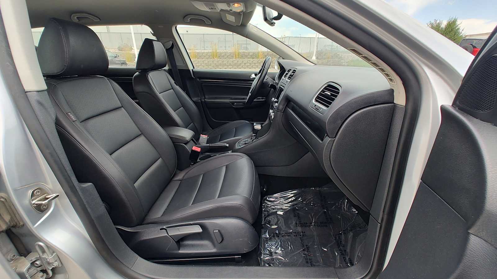 Thumbnail: 2011 Volkswagen Jetta - 14