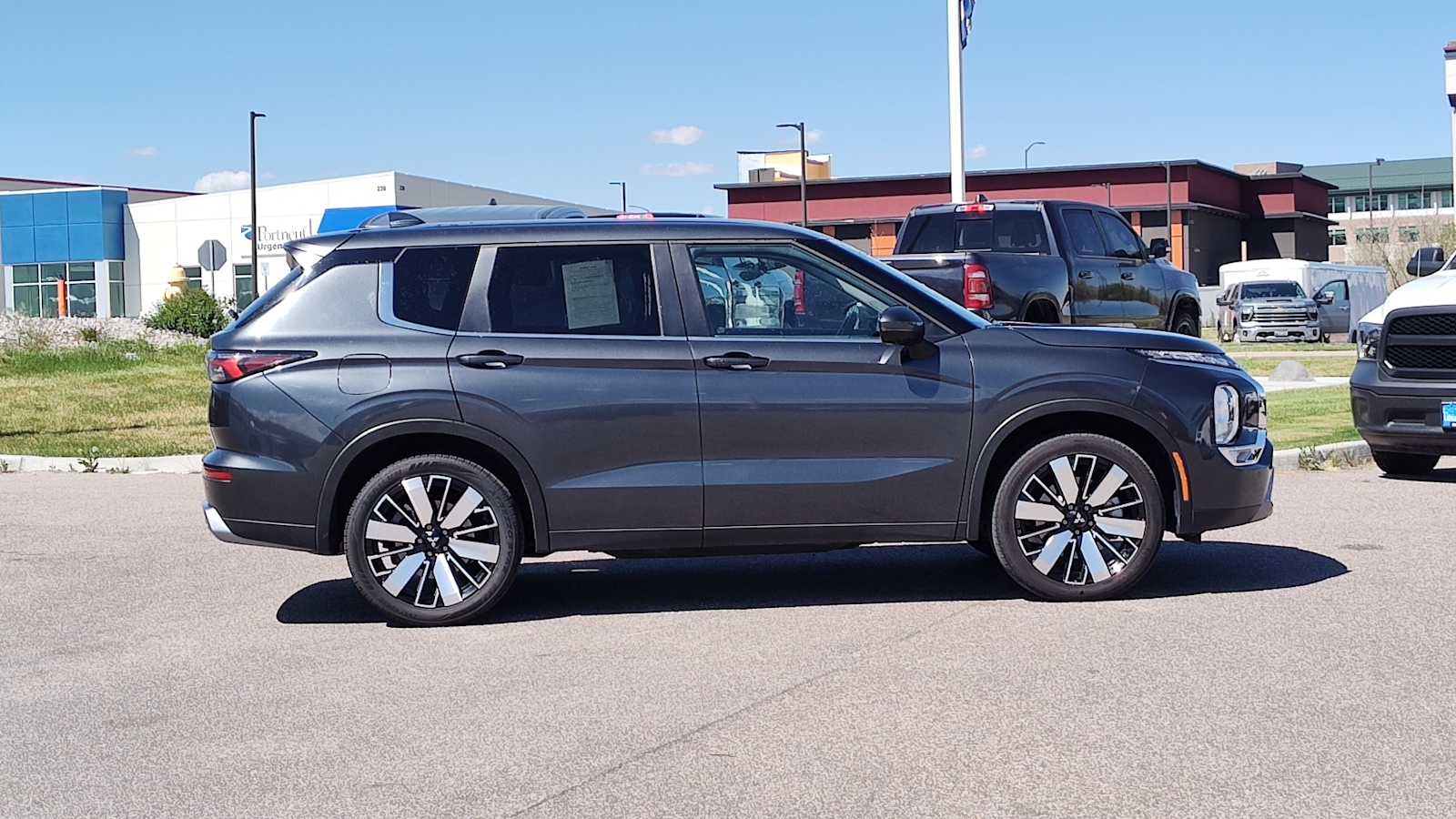 Thumbnail: 2025 Mitsubishi Outlander - 26