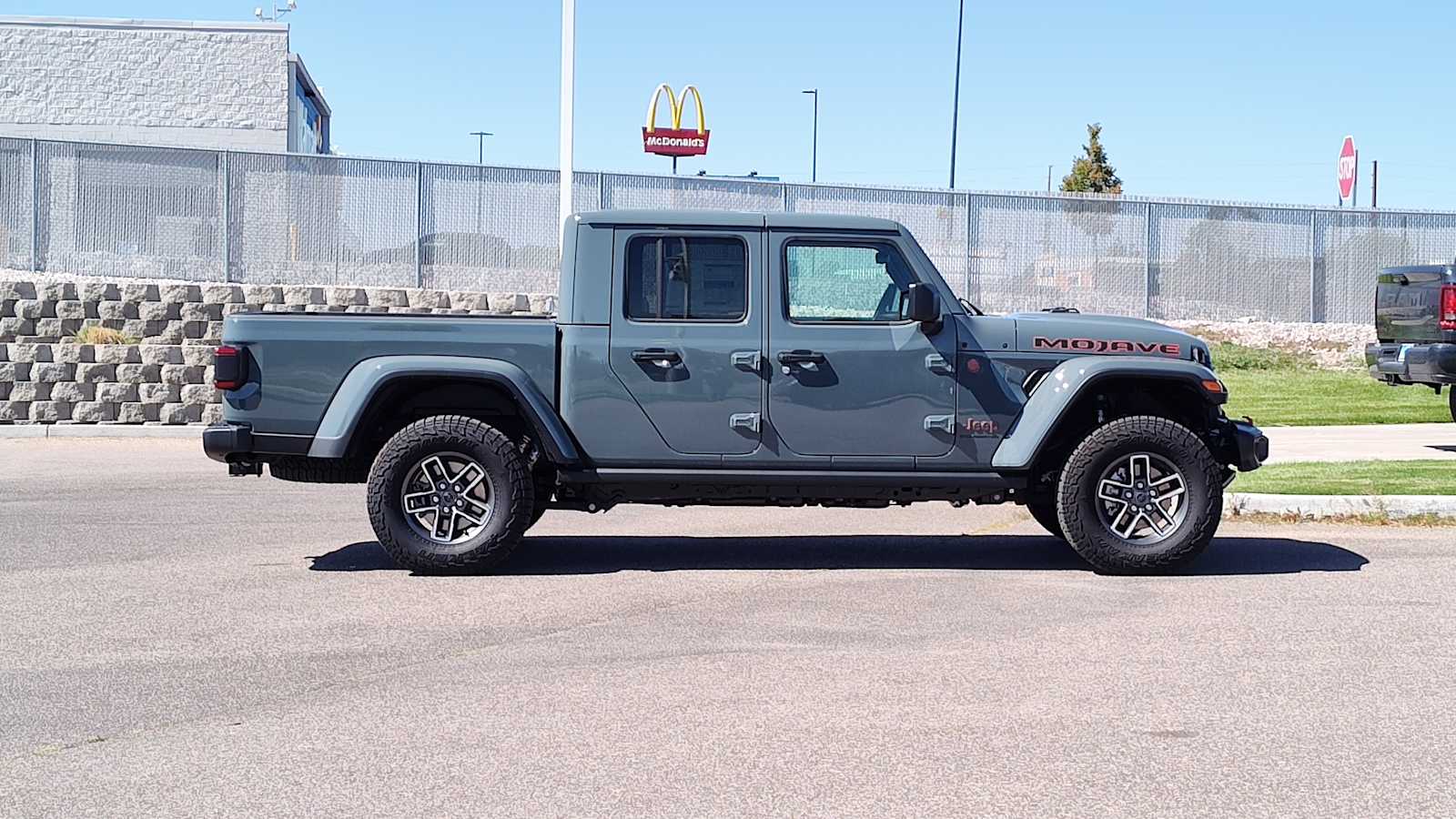 Thumbnail: 2025 Jeep Gladiator - 24