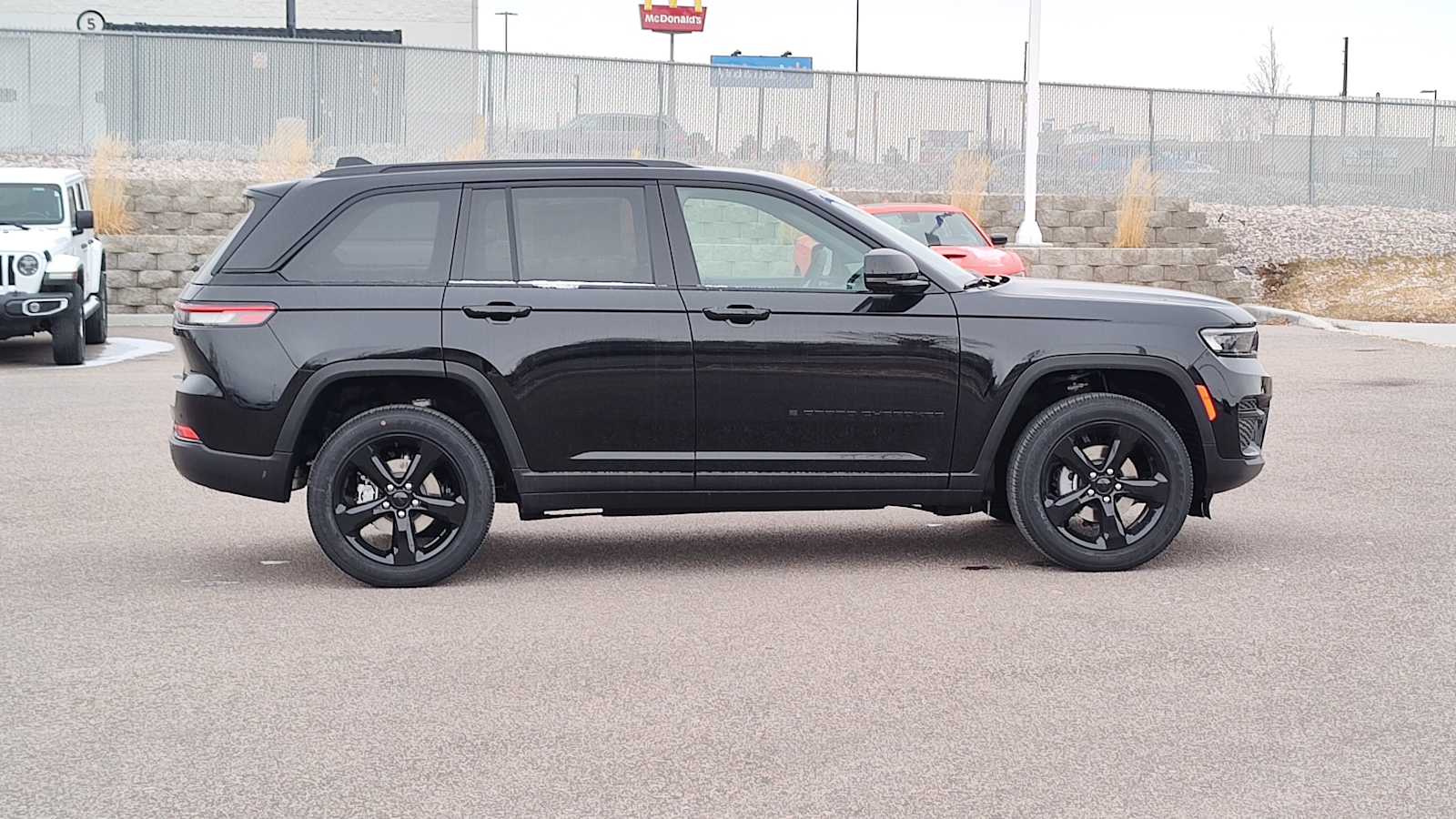 Thumbnail: 2025 Jeep Grand Cherokee - 25