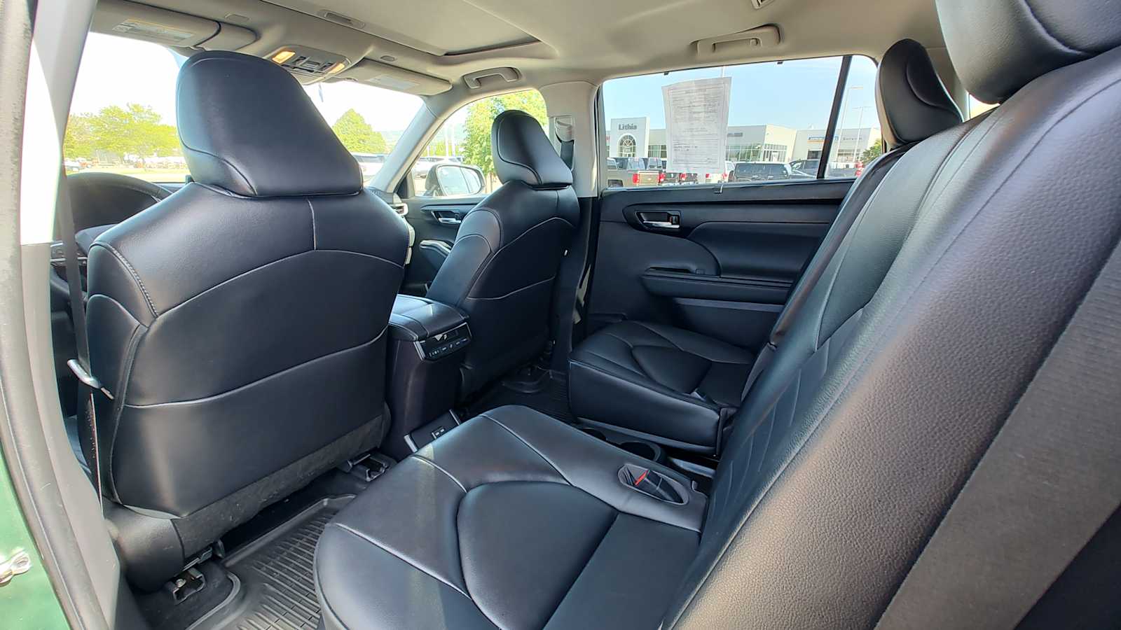 Thumbnail: 2023 Toyota Highlander - 12
