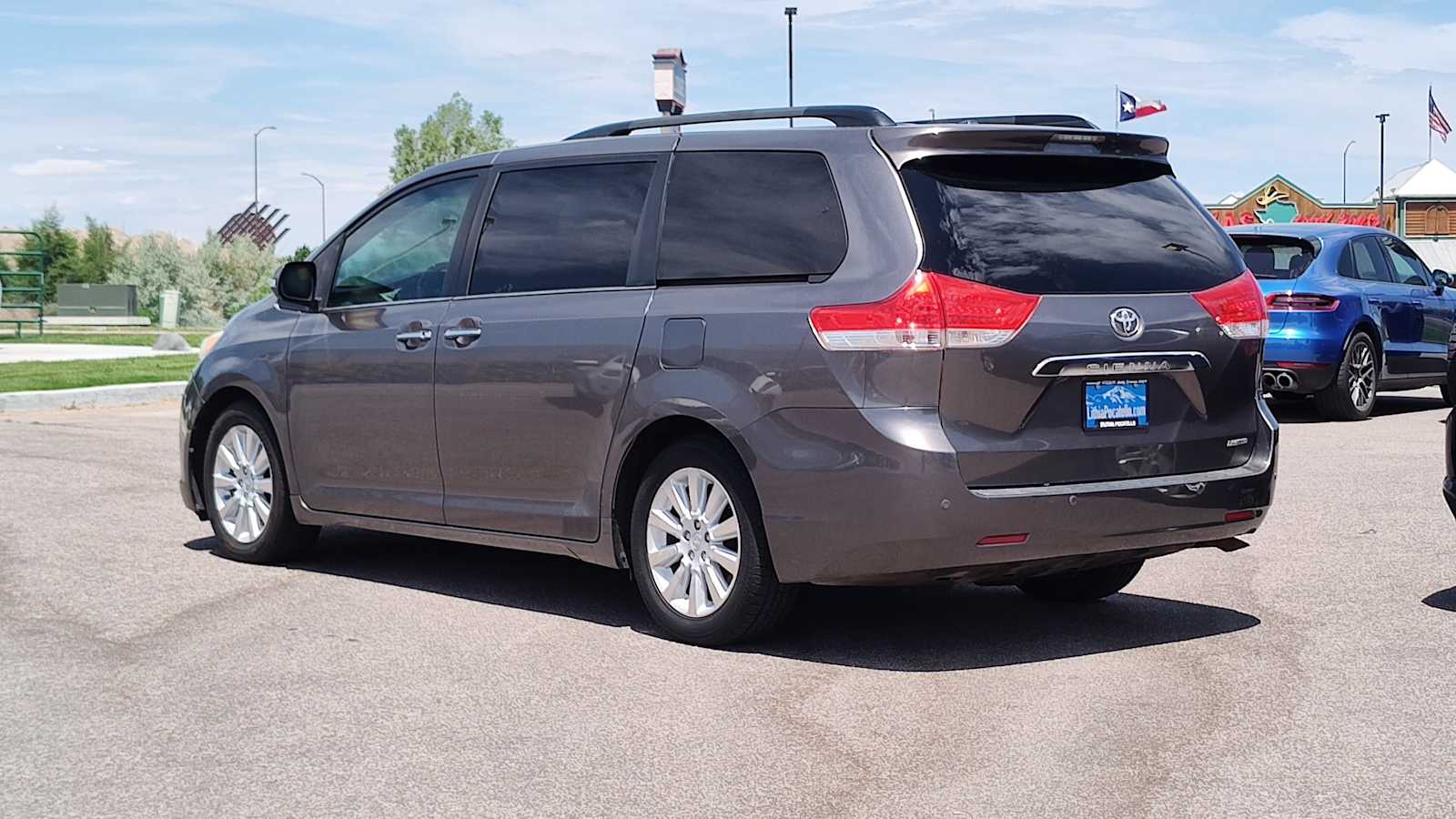 Thumbnail: 2014 Toyota Sienna - 3