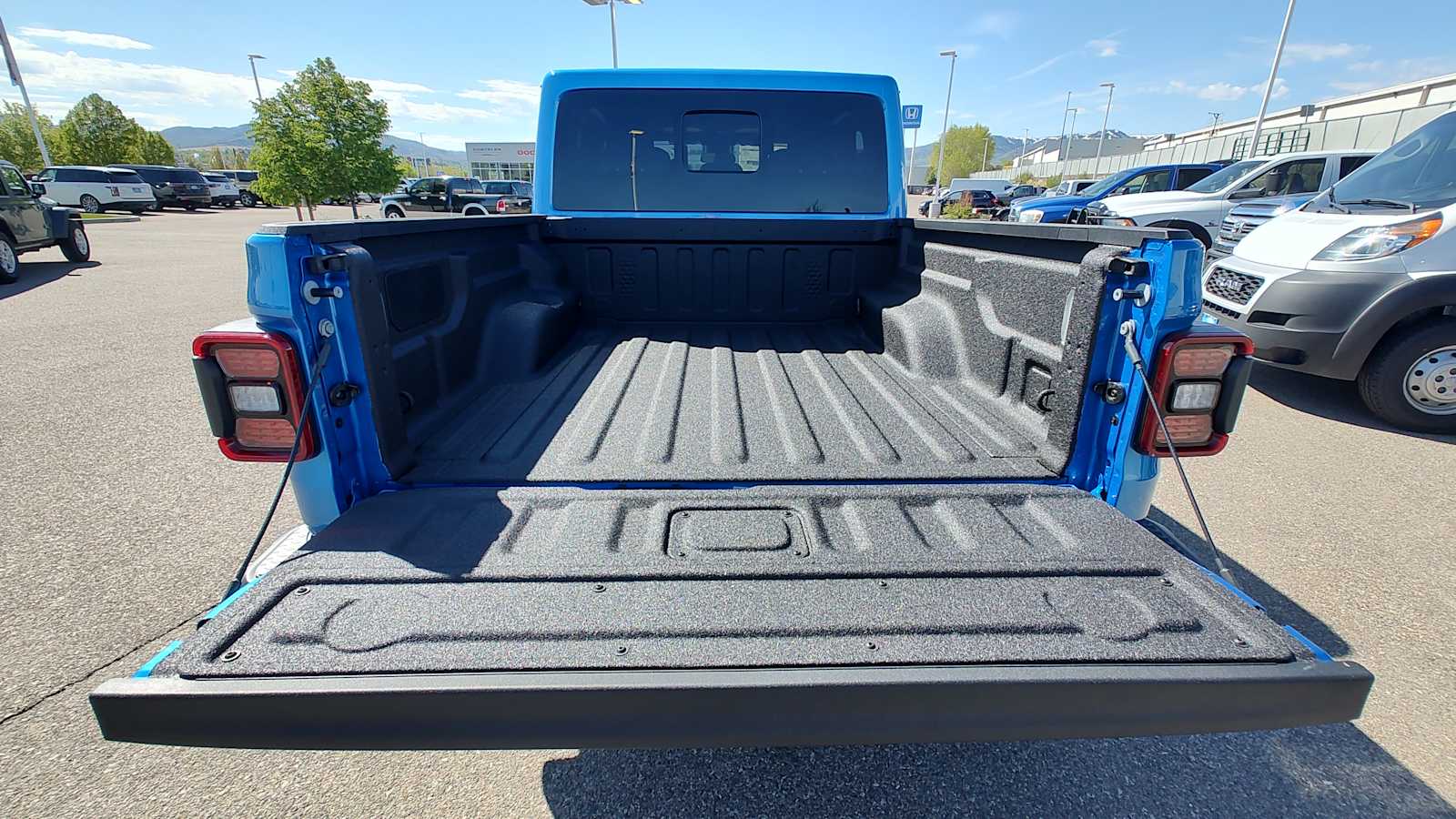 Thumbnail: 2025 Jeep Gladiator - 19