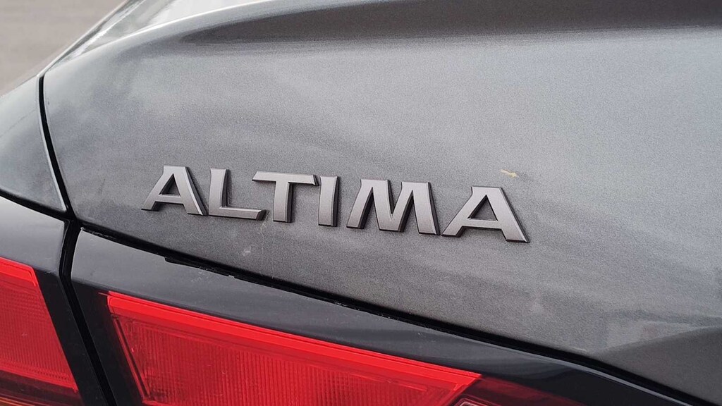 Used 2023 Nissan Altima 2.5 SV Sedan