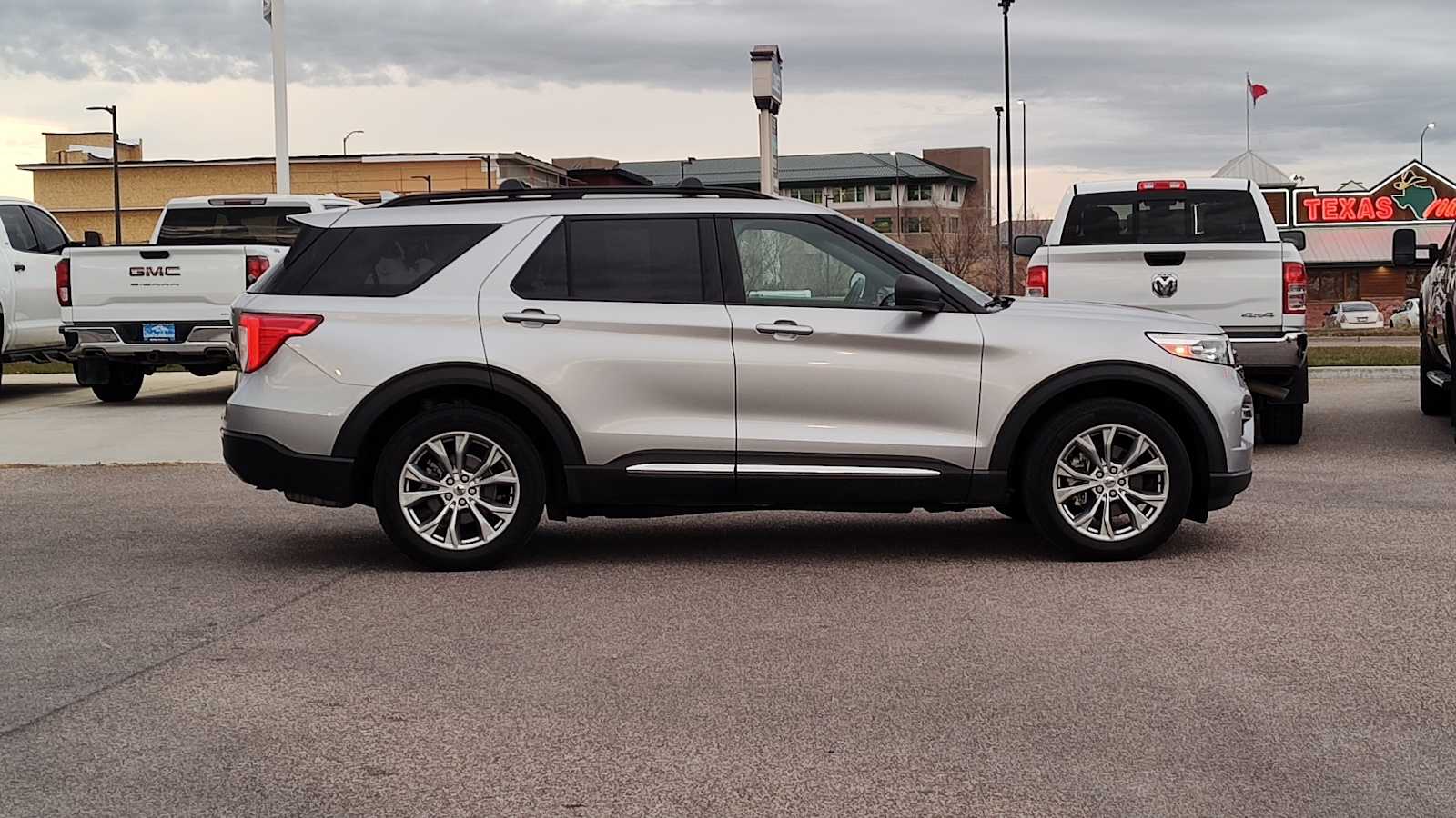 Thumbnail: 2020 Ford Explorer - 24