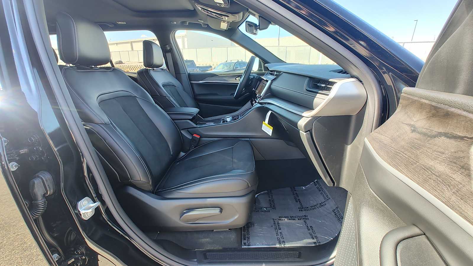 Thumbnail: 2026 Jeep Grand Cherokee - 14