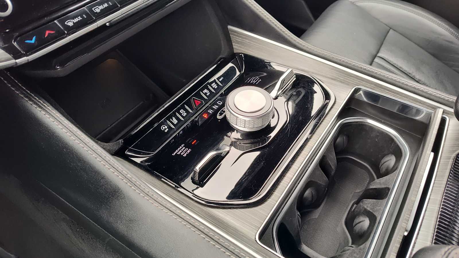 Thumbnail: 2024 Jeep Wagoneer - 17