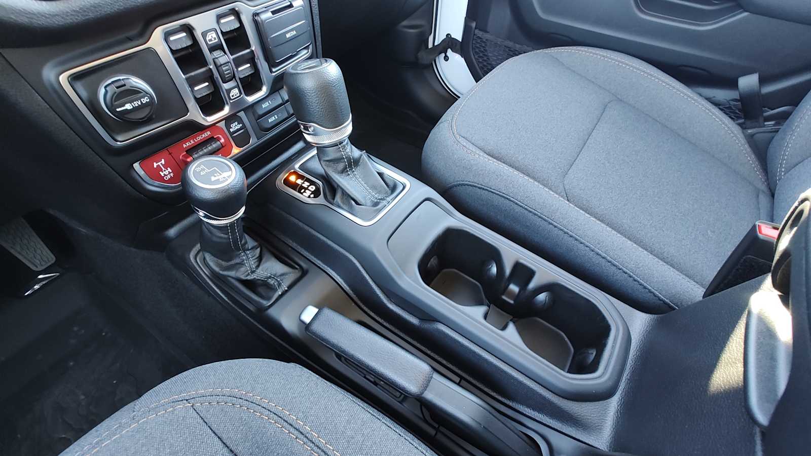 Thumbnail: 2026 Jeep Gladiator - 17